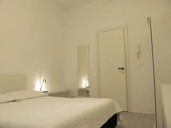 Oda, 1 Büyük (Queen) Boy Yatak, Ortak Banyo
