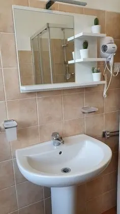 Comfort İki Ayrı Yataklı Oda, Ortak Banyo (with Extra bed)