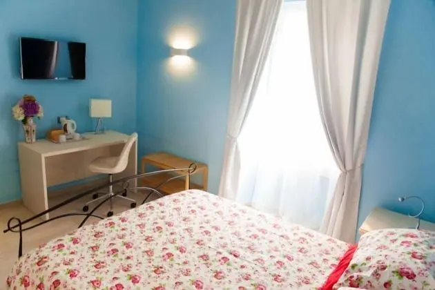Comfort Tek Büyük Yataklı Oda (Vernazza)