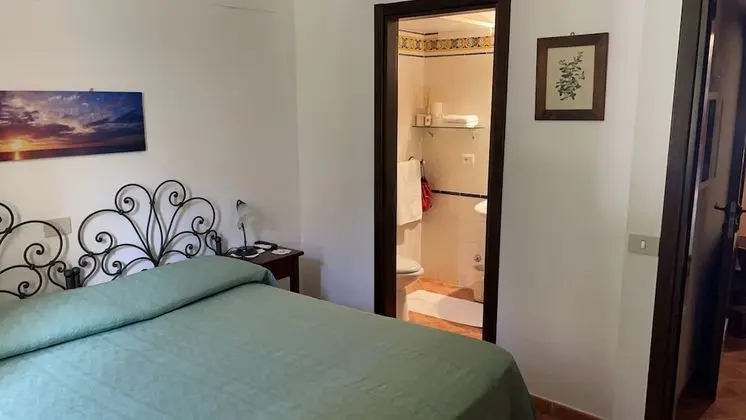 Basic Tek Büyük veya İki Ayrı Yataklı Oda