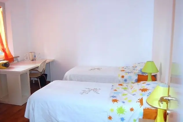 Tek Büyük veya İki Ayrı Yataklı Oda, Ortak Banyo