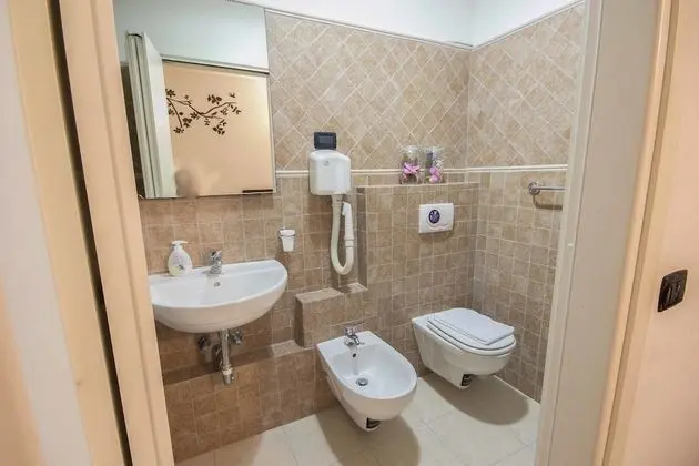 Tek Büyük Yataklı Oda, 2 Tek Kişilik Yatak
