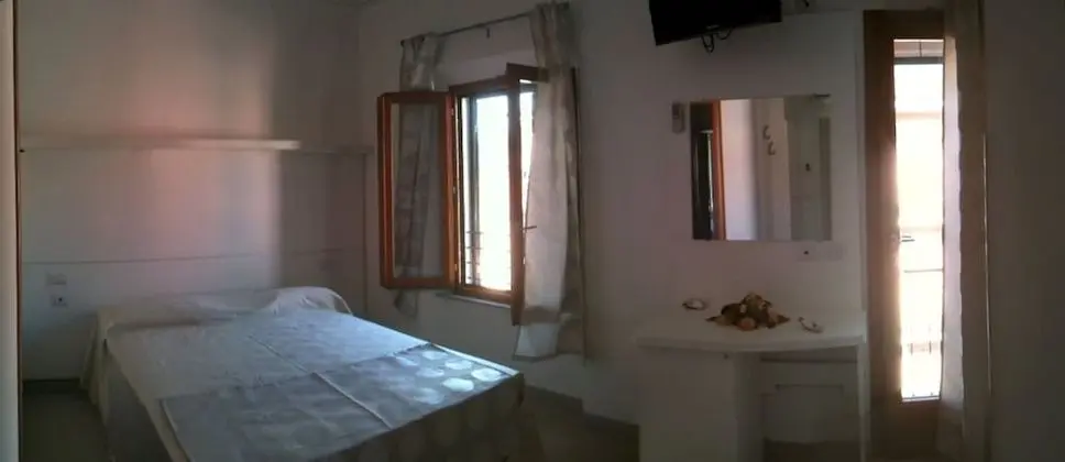 Tek Büyük Yataklı Oda, Balkon, Deniz Manzaralı