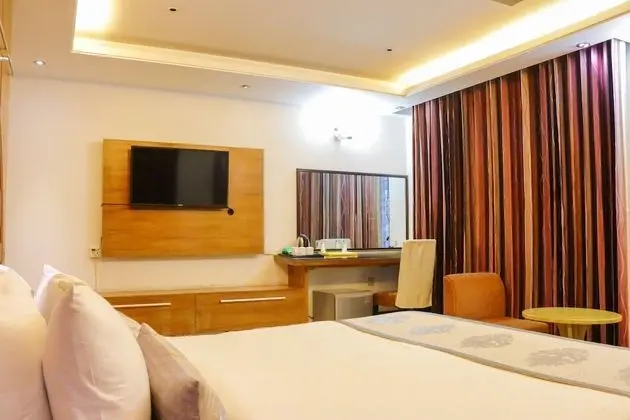 Standard Tek Büyük Yataklı Oda, 1 Büyük (Queen) Boy Yatak, Sigara İçilebilir, Şehir Manzaralı