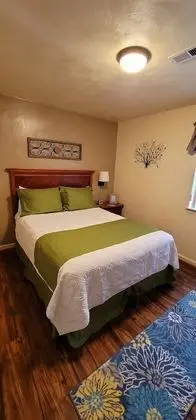 1 Queen Bed, Non Smoking Room Only