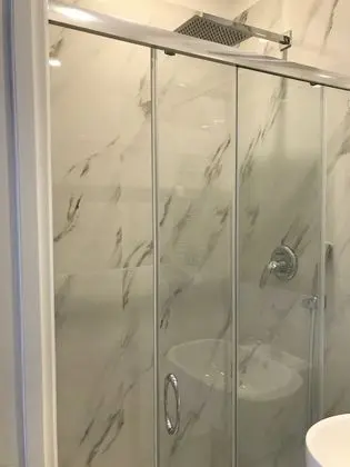 Tek Büyük Yataklı Oda, Balkon