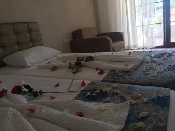 Havuz Bağlantılı Standart Oda, Havuz Manzaralı