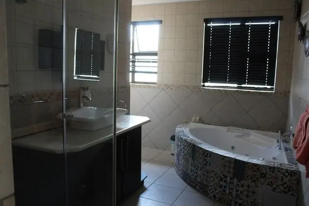 Superior Stüdyo Süit, 1 Yatak Odası, Sıcak Su Küveti, Havuz Manzaralı