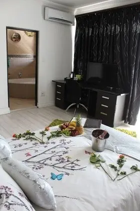 Superior Stüdyo Süit, 1 Yatak Odası, Sıcak Su Küveti, Havuz Manzaralı