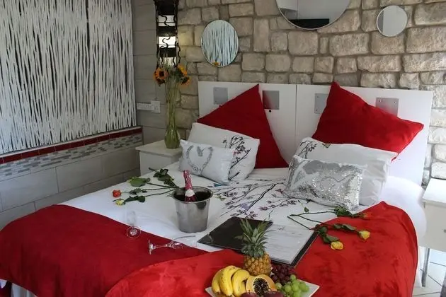 Superior Stüdyo Süit, 1 Yatak Odası, Sıcak Su Küveti, Havuz Manzaralı