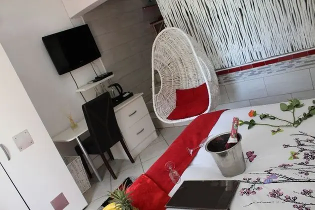 Superior Stüdyo Süit, 1 Yatak Odası, Sıcak Su Küveti, Havuz Manzaralı