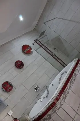 Superior Stüdyo Süit, 1 Yatak Odası, Sıcak Su Küveti, Havuz Manzaralı