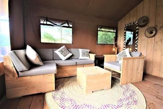 Luxury Oda