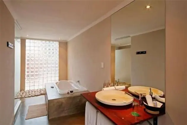 Luxury Oda
