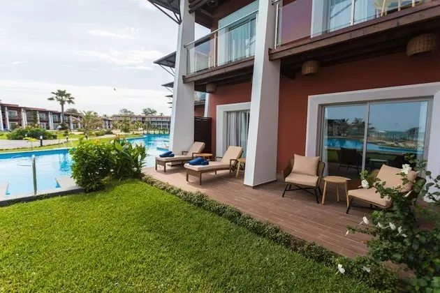 Tek Büyük Yataklı Oda, Sigara İçilmez, Havuz Manzaralı (Upper Floor)