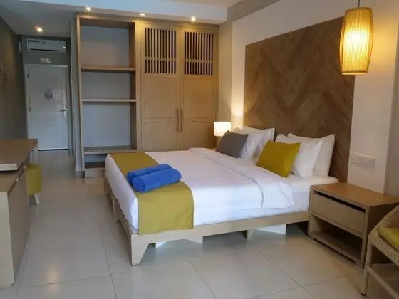 Tek Büyük Yataklı Oda, Sigara İçilmez, Havuz Manzaralı (Upper Floor)