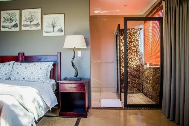 Deluxe Tek Büyük veya İki Ayrı Yataklı Oda, Banyolu/Duşlu, Nehir Manzaralı