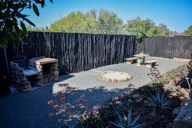 Standard Kır Evi (Warthog Alley)