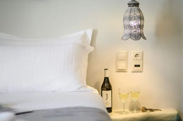 Deluxe Tek Büyük Yataklı Oda, 1 Yatak Odası, Sigara İçilmez, Kısmi Deniz Manzaralı