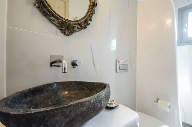 Deluxe Tek Büyük Yataklı Oda, 1 Yatak Odası, Sigara İçilmez, Kısmi Deniz Manzaralı
