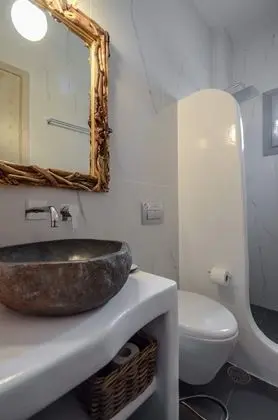 Deluxe Tek Büyük Yataklı Oda, 1 Yatak Odası, Sigara İçilmez, Kısmi Deniz Manzaralı