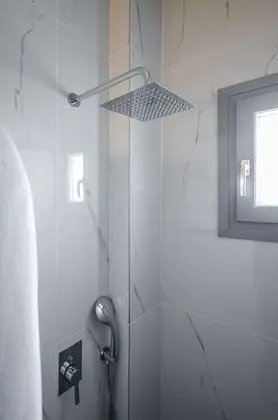 Deluxe Tek Büyük Yataklı Oda, 1 Yatak Odası, Sigara İçilmez, Kısmi Deniz Manzaralı