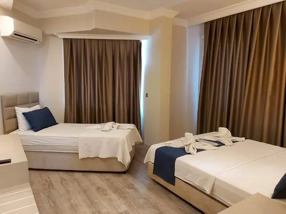 Triple,Bahçe Manzaralı,Balkonlu