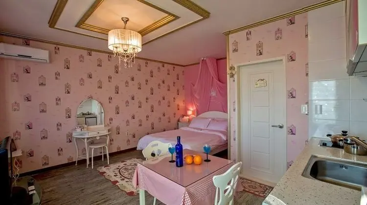 Romantic Tek Büyük Yataklı Oda