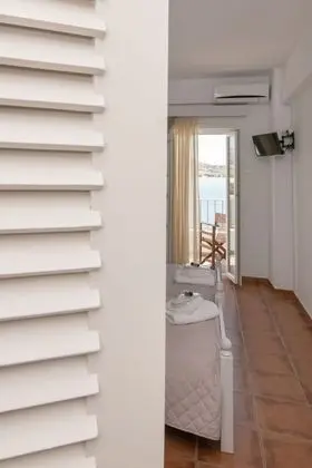 Üç Kişilik Oda