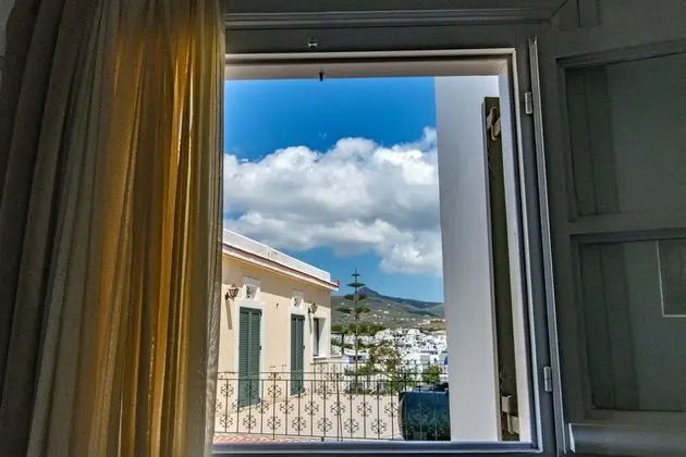 Üç Kişilik Oda