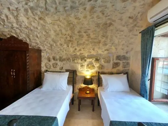 Twin, Avlu Manzaralı