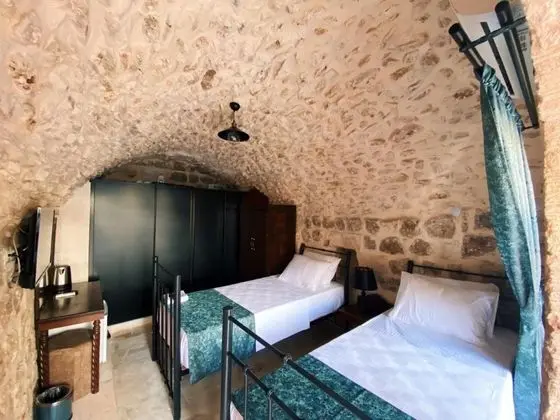 Twin, Avlu Manzaralı
