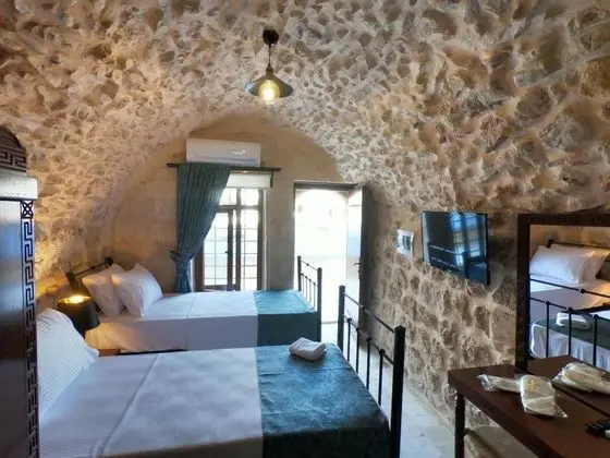 Twin, Avlu Manzaralı
