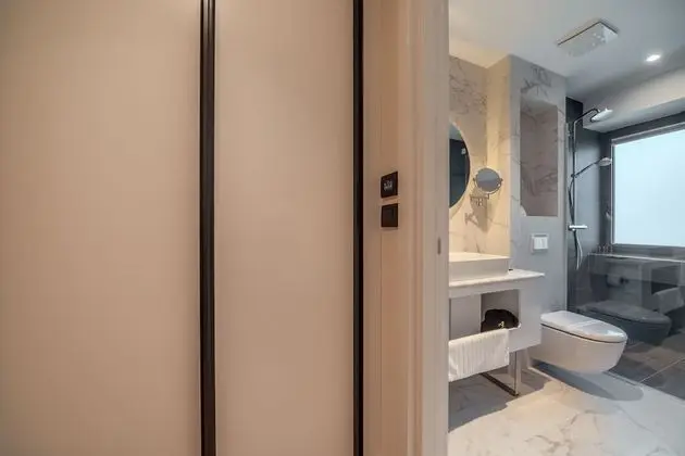 Tek Büyük veya İki Ayrı Yataklı Oda, Sigara İçilmez, Şehir Manzaralı