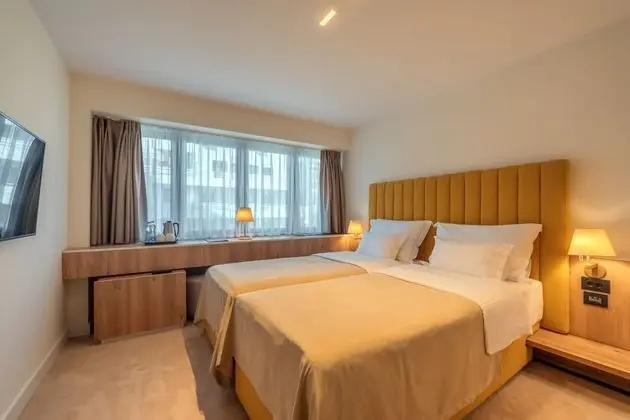 Tek Büyük veya İki Ayrı Yataklı Oda, Sigara İçilmez, Şehir Manzaralı