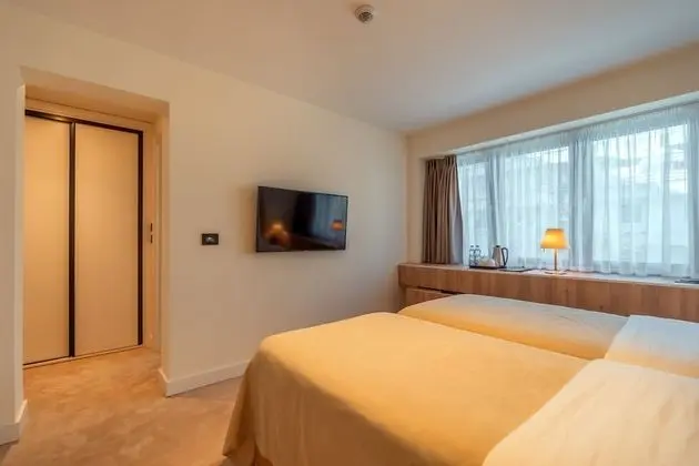 Tek Büyük veya İki Ayrı Yataklı Oda, Sigara İçilmez, Şehir Manzaralı