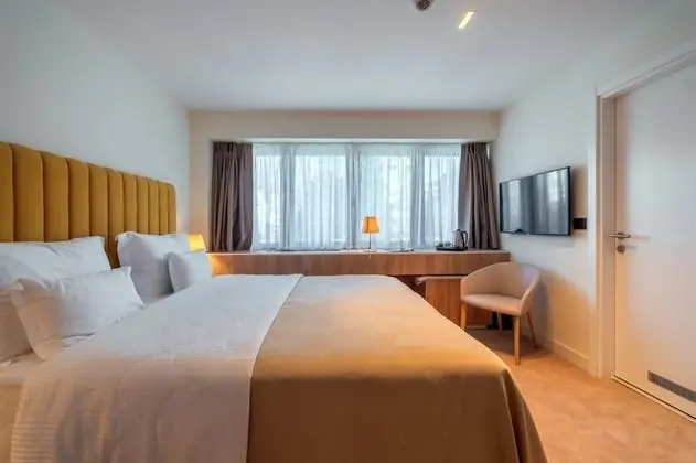 Tek Büyük veya İki Ayrı Yataklı Oda, Sigara İçilmez, Şehir Manzaralı