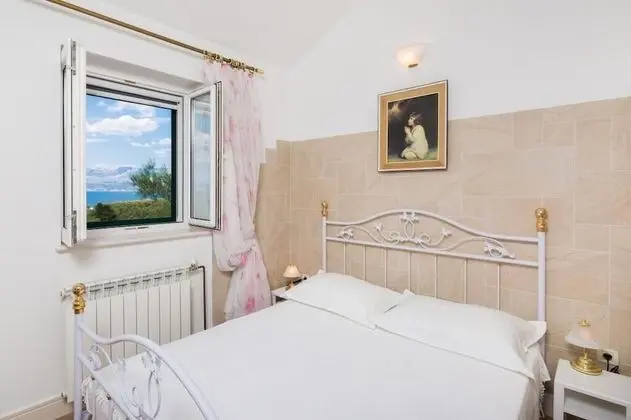 Villa (Three Bedroom Villa with Swimming Poo)