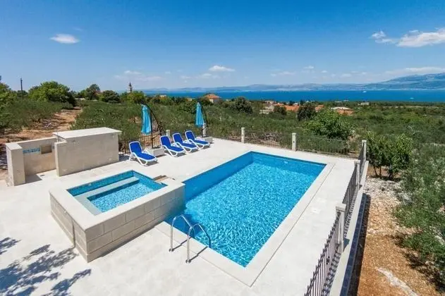 Villa (Three Bedroom Villa with Swimming Poo)