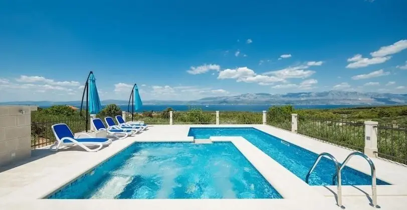 Villa (Three Bedroom Villa with Swimming Poo)