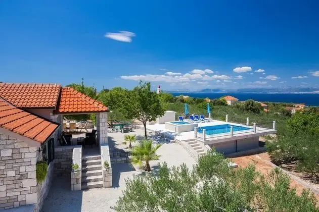 Villa (Three Bedroom Villa with Swimming Poo)