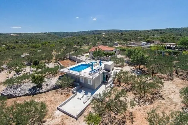 Villa (Three Bedroom Villa with Swimming Poo)