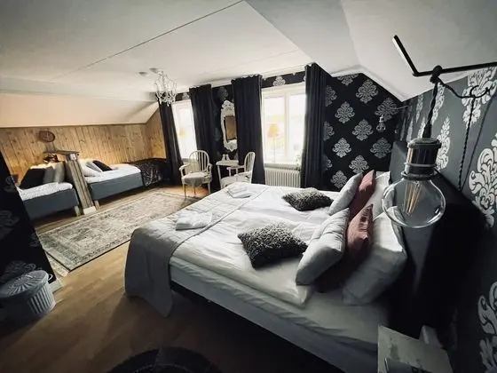 Deluxe Dört Kişilik Oda, Ortak Banyo