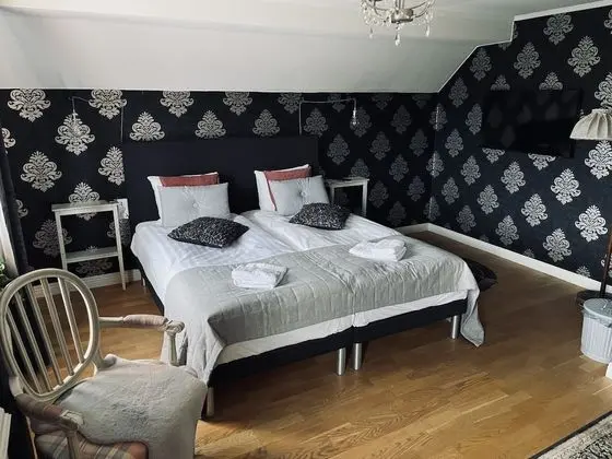 Deluxe Dört Kişilik Oda, Ortak Banyo