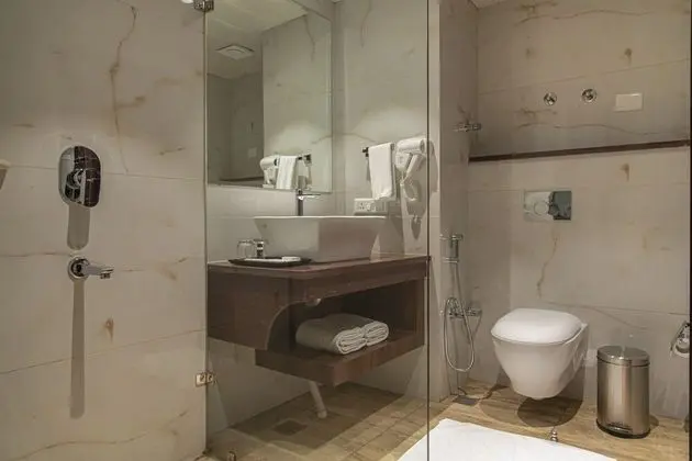 Club Tek Büyük Yataklı Oda