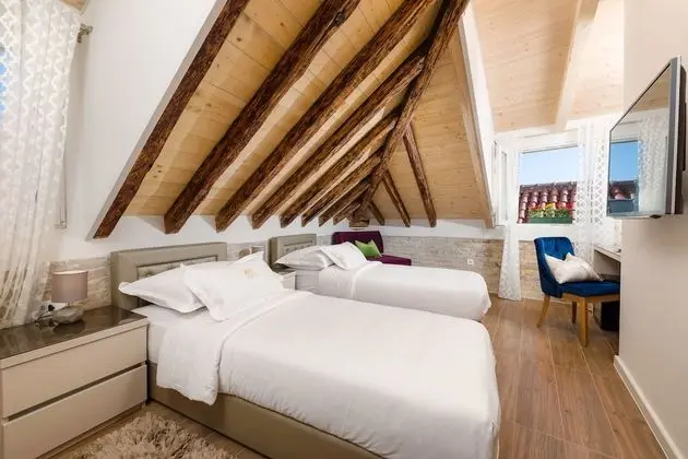 City Üç Kişilik Oda, 1 Büyük (Queen) Boy Yatak ve Çekyat