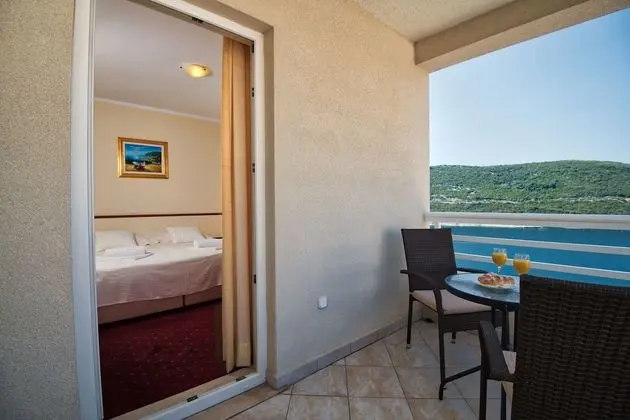 Üç Kişilik Oda, Balkon, Deniz Manzaralı