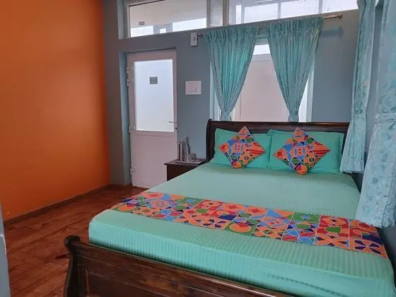 Deluxe Room Valley View Queen Bedroom