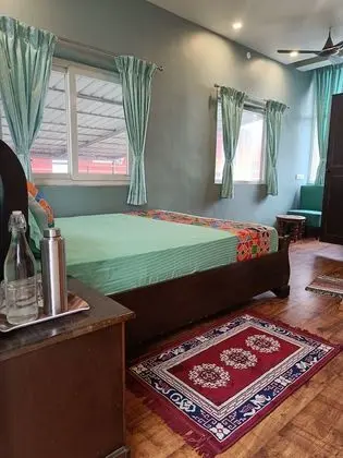 Deluxe Room Valley View Queen Bedroom