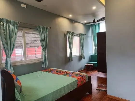 Deluxe Room Valley View Queen Bedroom